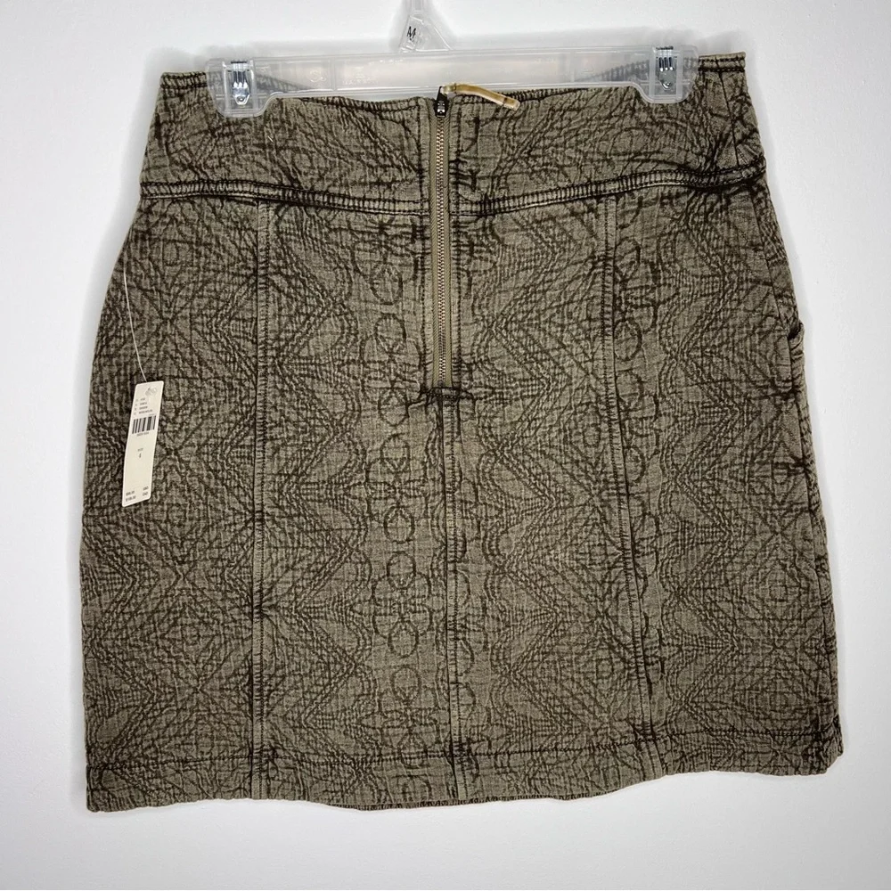M21 NWT Anthropologie‎ Pilcro Moss Embossed Mini Skirt